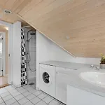 Сasa de vacaciones 5 Bedroom Cozy In *