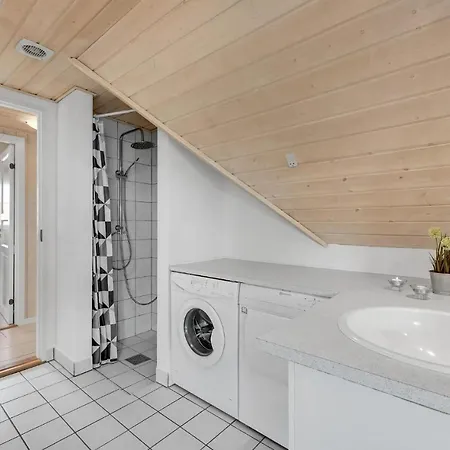 Casa vacanze 5 Bedroom Cozy In Ringkobing *