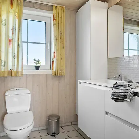 5 Bedroom Cozy In Ringkobing