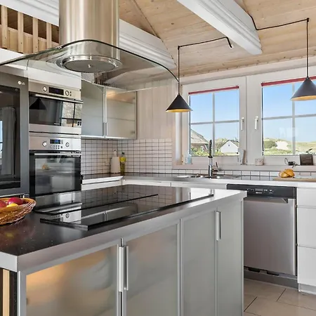 5 Bedroom Cozy In Ringkobing Holiday home Norre Lyngvig