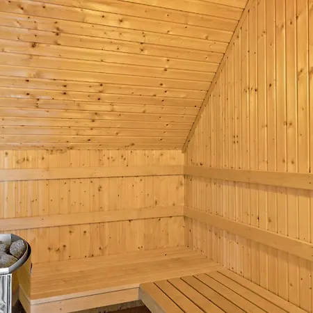 5 Bedroom Cozy In Ringkobing * Nørre Lyngvig