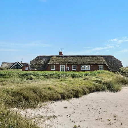 5 Bedroom Cozy In Ringkobing Holiday home Norre Lyngvig