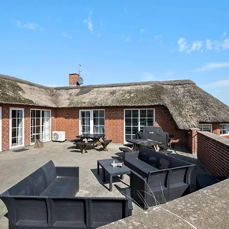 5 Bedroom Cozy In Ringkobing Nørre Lyngvig