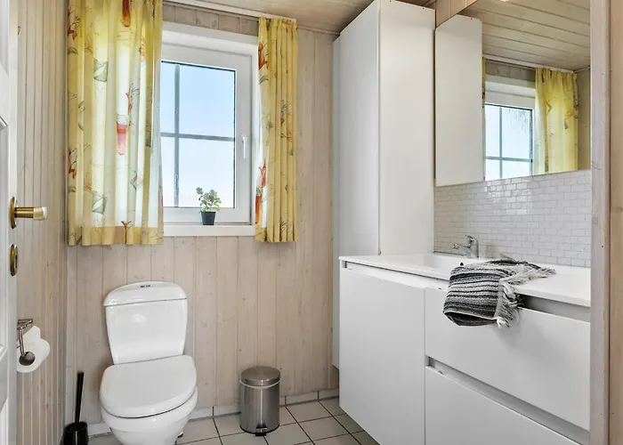 5 Bedroom Cozy In Ringkobing