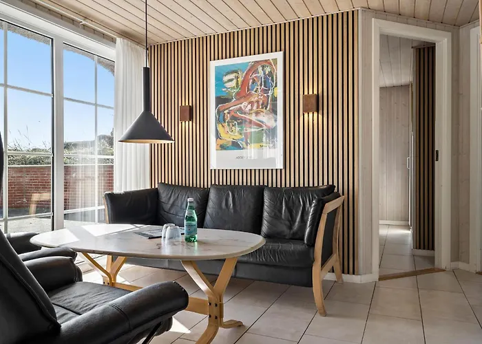 5 Bedroom Cozy In Ringkobing リンケビング