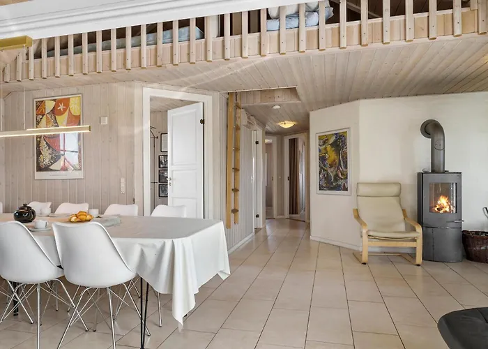 5 Bedroom Cozy In Ringkobing