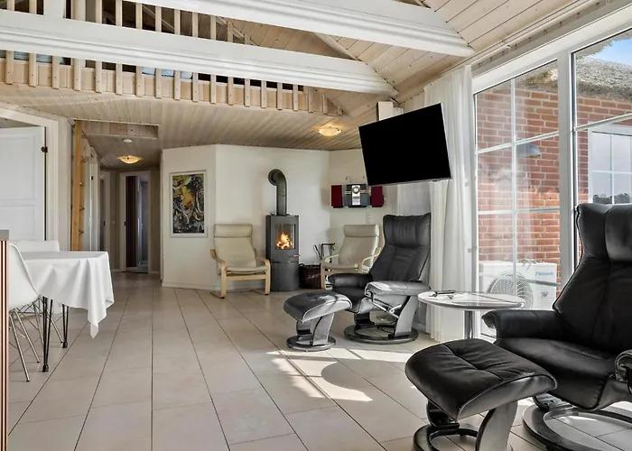 5 Bedroom Cozy In Ringkobing 別荘