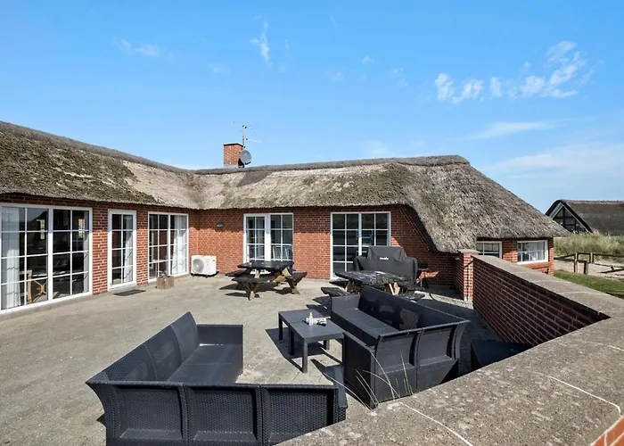 5 Bedroom Cozy In Ringkobing リンケビング